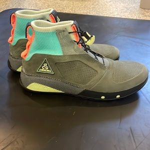 Nike ACG Ruckel Ridge Men’s 7.5/Women’s 9